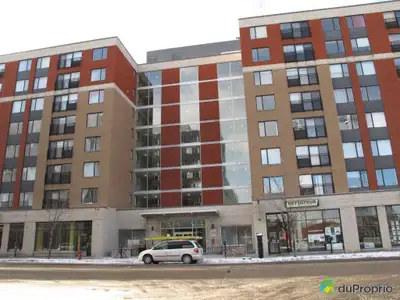 L'emplacement : Ce condominium est situé au 1225, rue Notre-Dame Ouest près de la rue de la Montagne...