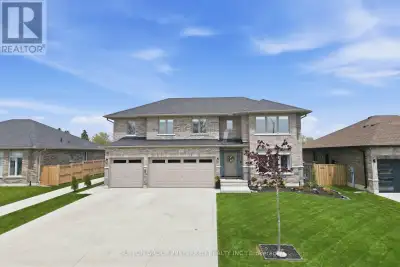 Stunning, brick, 4 bedroom, 3 bathroom spacious executive home with concrete drive & numerous update...