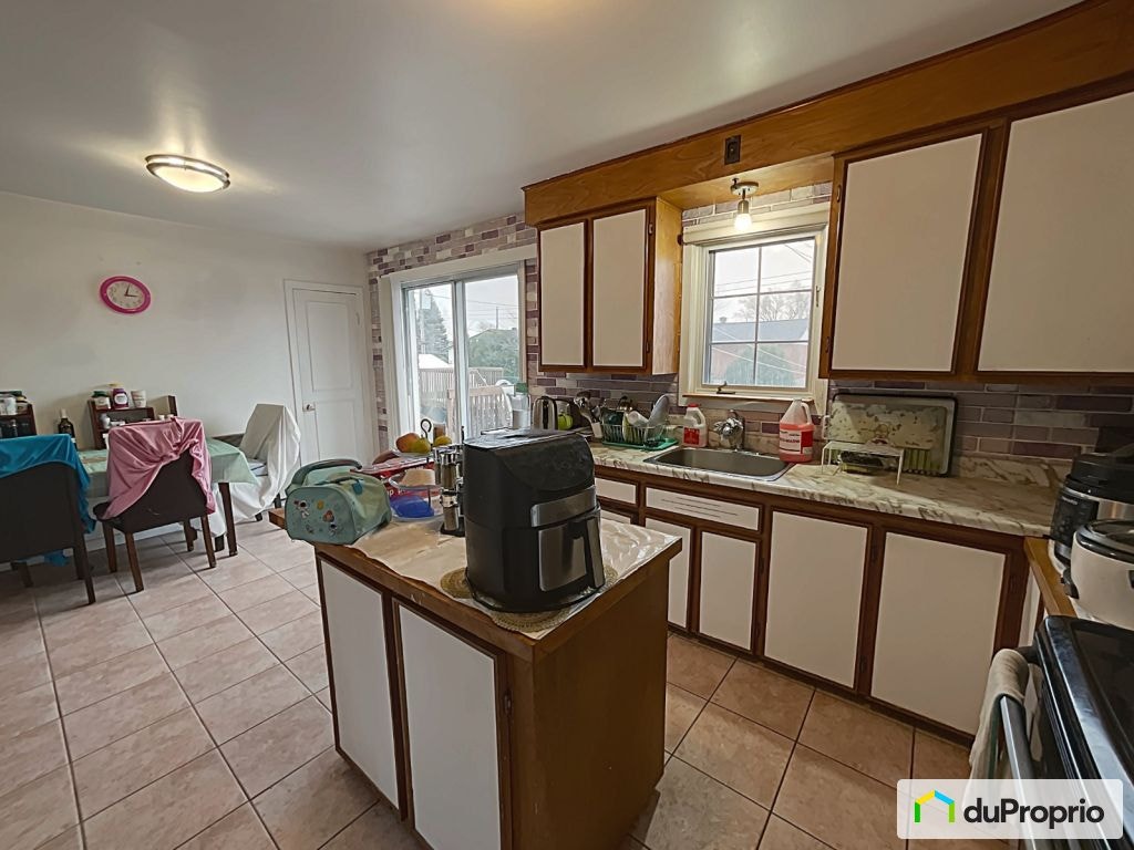 $695,000 - Bungalow for sale in Longueuil (St-Hubert) — photo 3