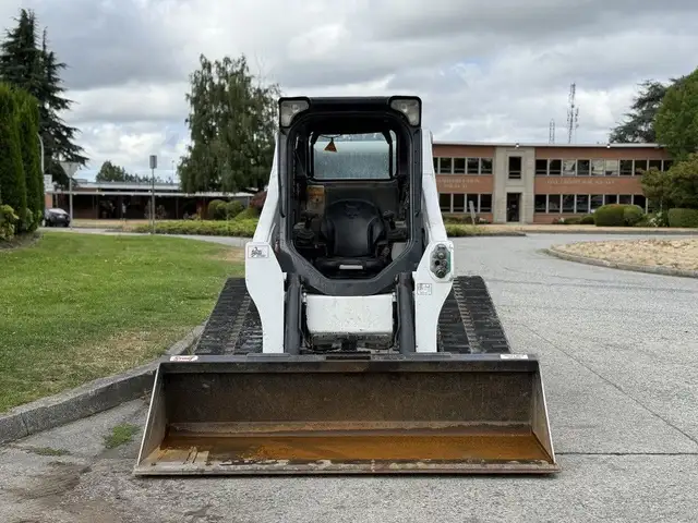 2017 Bobcat T740 Skid Loader in Heavy Trucks in Regina - Image 4