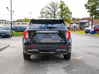 // ACCIDENT FREE!! // // SINGLE OWNER! // Discover the reliability and versatility of the 2022 Ford... (image 3)