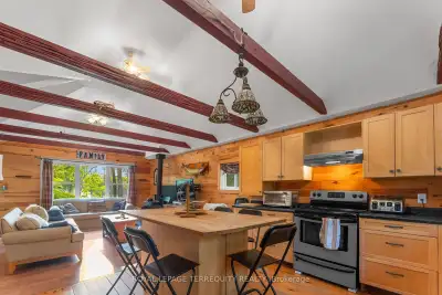 Spacious Waterfront Cottage on Sebright Bay Welcome to your new home away from home! This well-maint...