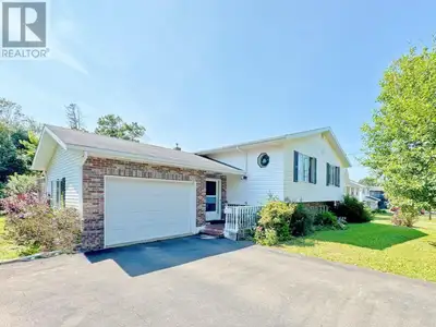 A lovely side-split entrance house with 5 bedrooms, 3 bathrooms, and a walkout basement. It is in a...