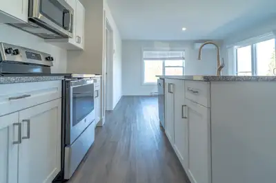 STUNNING APARTMENT FOR RENT! Are you looking for a bright and spacious home in a desirable location?...