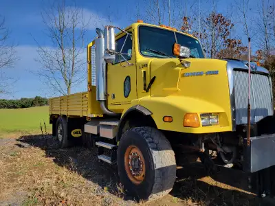 2005 Western Star 4900SA 12’ Power Angle Blade 4X4, Cargo body mounted with counterweights KM 60925...