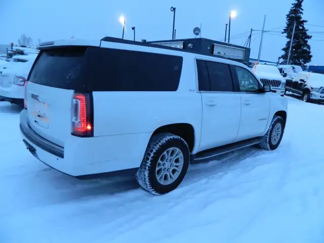 2017 GMC Yukon XL 8 PASS  /4X4 in Cars & Trucks in Edmonton - Image 4