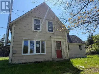 Nestled in the heart of the quaint seaside village of Argyle, this historical home awaits its next c...