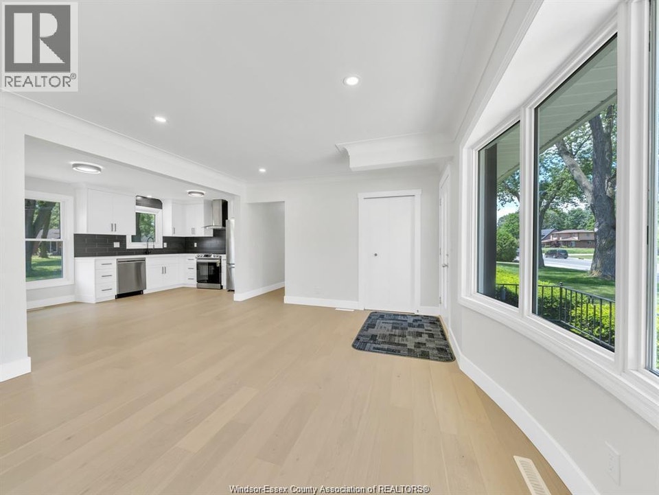 2445 TODD LANE#Upper Unit LaSalle, Ontario 3