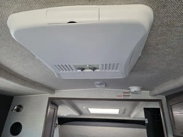 2026 Northern Lite Limited Edition 9-6LEWB Face-to-Face Dinette in Travel Trailers & Campers in Penticton - Image 13