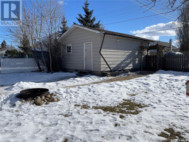 655 4th STREET E Prince Albert, Saskatchewan in Houses for Sale in Prince Albert - Image 2