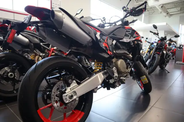 2025 Ducati Hypermotard 698 Mono RVE Black Red in Street, Cruisers & Choppers in Edmonton - Image 4