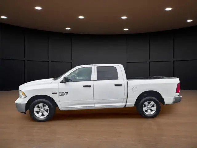 2022 RAM 1500 Classic SLT CLEAN CARFAX, 4x4, TRAILER BRAKE CO...