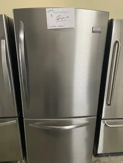 Réfrigérateur stainless 30'' congélateur en bas Frigidaire, View more