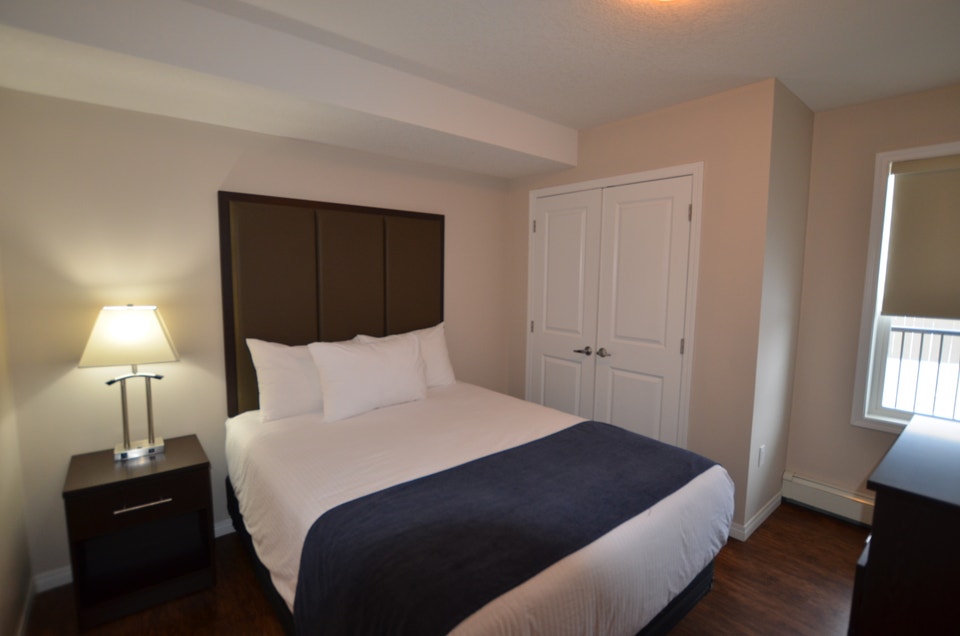 Eaglemont Manor - Furnished 1 Bed Suite Apartment for Rent 3