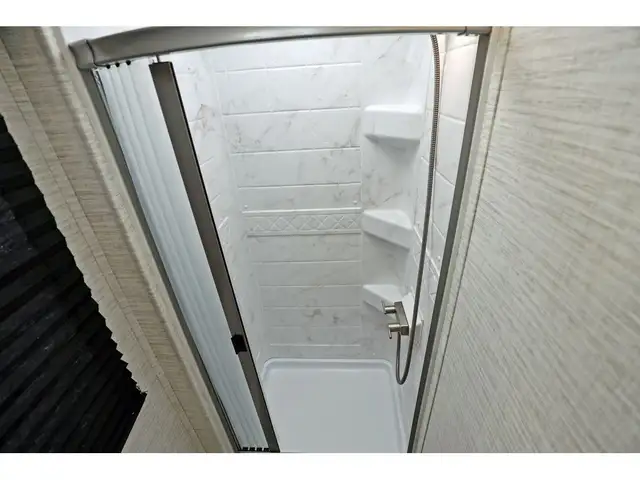 2024 Entegra Coach Qwest SE 24L + Moteur Mercedes Diesel in RVs & Motorhomes in Laval / North Shore - Image 24