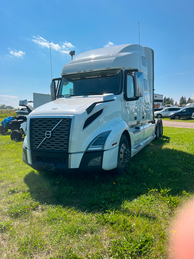 ONE Owner 2020 Volvo VNL 760 in Heavy Equipment in Red Deer