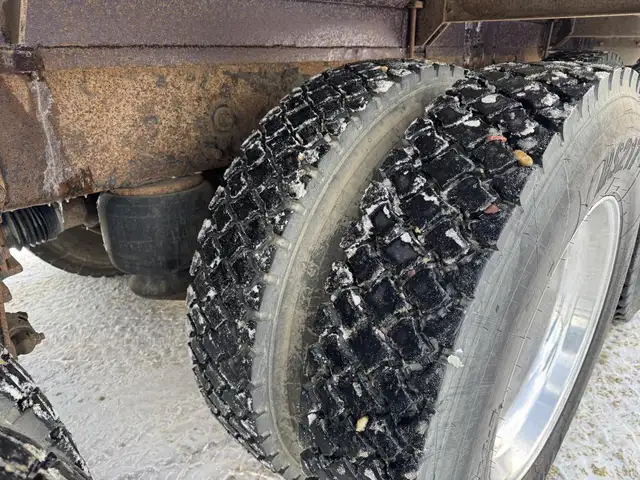 2005 PETERBILT 378 in Heavy Trucks in Saskatoon - Image 58