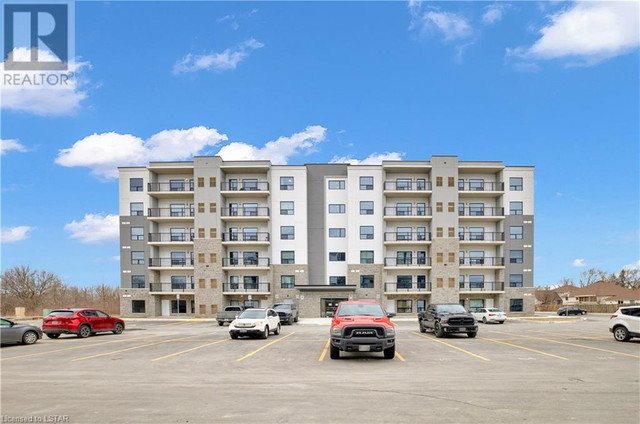 3320 STELLA Crescent Unit# 415 Windsor, Ontario in Condos for Sale in Windsor Region - Image 2