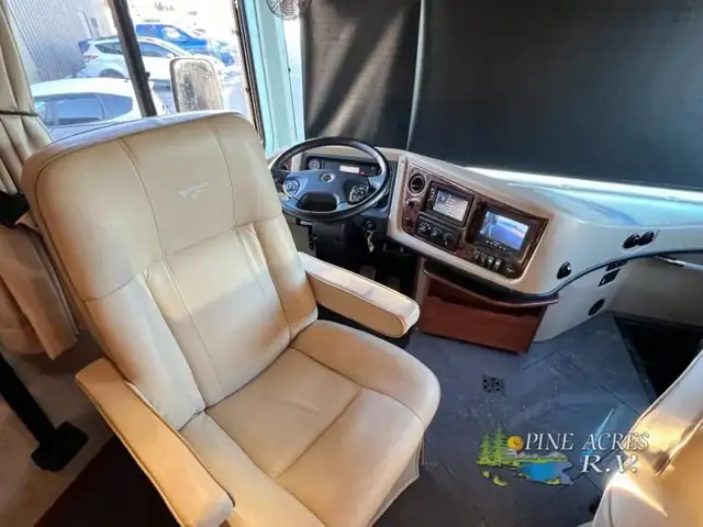 2013 Fleetwood RV Discovery 40X Diesel 057,684 Miles in RVs & Motorhomes in Moncton - Image 15