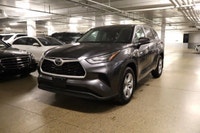 This Toyota HIGHLANDER has a strong Intercooled Turbo Regular Unleaded I-4 2.4 L/146 engine powering... (image 3)