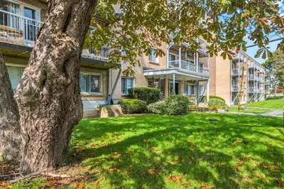 Welcome to 21 Albert Street, Dartmouth a quiet, well-maintained building in the heart of Dartmouth o...