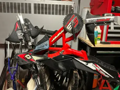 Plastique pour vélo moto sport 16 pouce en très bon état, View more