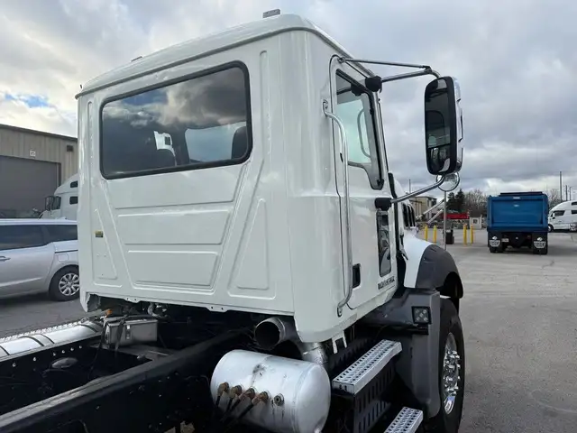 2009 Mack GU813 Granite Cab and Chassis with SPIF Axle, Allison  in Heavy Trucks in Oakville / Halton Region - Image 5