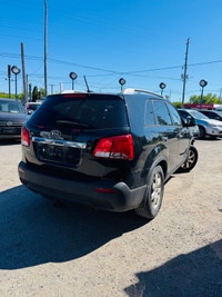 2012 Kia Sorento LX Year: 2016 Make: Kia Model: Sorento LX Mileage 247,287 Km Transmission: Automati... (image 3)