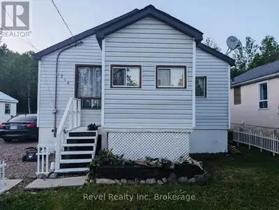Welcome to this beautifully refreshed 2-bedroom, 1-bath gem nestled in the charming community of Ati...
