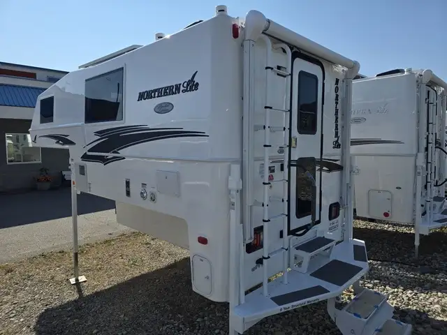 2026 Northern Lite Limited Edition 9-6LEWB Face-to-Face Dinette in Travel Trailers & Campers in Penticton - Image 5