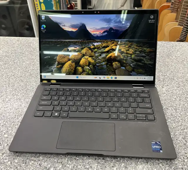 Dell Latitude 7430 2-in-1 Laptop in Laptops in City of Toronto - Image 5