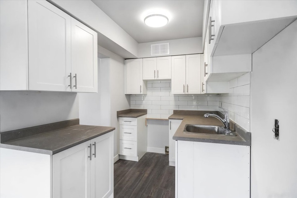 Hillcrest Manor Apartments - 2 Bedroom available at 1303 Eighth 4