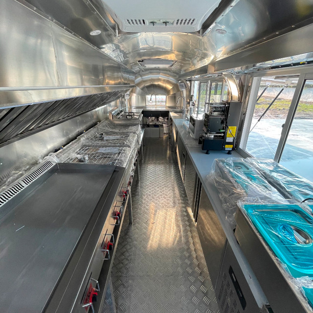 food truck Concession Trailers food trailer 30ft in Industrial Kitchen Supplies in Burnaby/New Westminster - Image 3