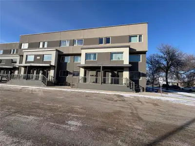 4C//Winnipeg/Showing starts now, offers as received. Bright, modern two bedroom, one and a half bath...