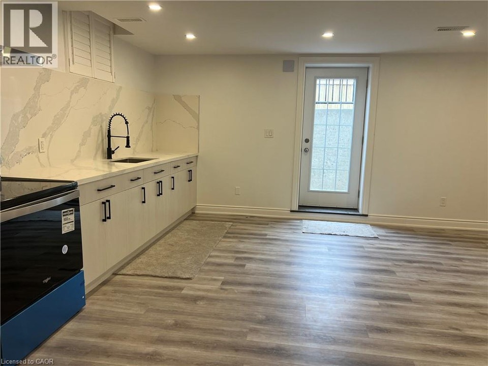 252 RAYMOND Road Unit# Lower Ancaster, Ontario 5