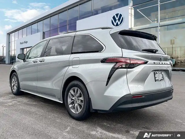 2022 Toyota Sienna LE | Cross-Traffic Alert | Heated Seats in Cars & Trucks in Tricities/Pitt/Maple - Image 4