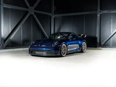 . Engine: Flat 6 Cylinder Engine L/100Km City: 17.5 L/100Km Hwy: 13.0