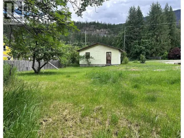 611 Slocan Street Slocan, British Columbia in Land for Sale in Nelson - Image 4