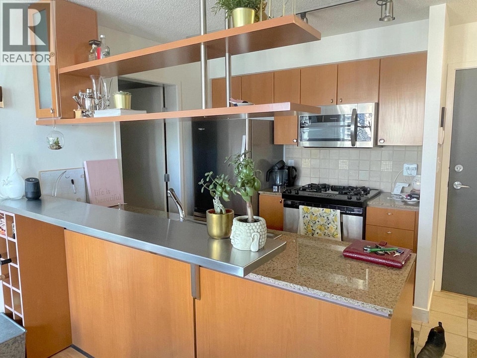3207 1495 RICHARDS STREET Vancouver, British Columbia 5