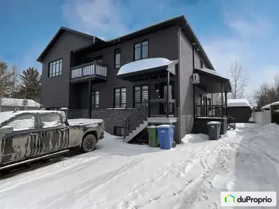 Offre d'achat acceptée Grand condo lumineux à vendre sur la rue Roussel à proximité de tous les serv...