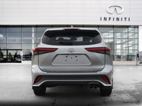 Sport Suspension, Sunroof, Power Liftgate, Blind Spot Detection, Synthetic Leather Seats! Compare at... (image 2)