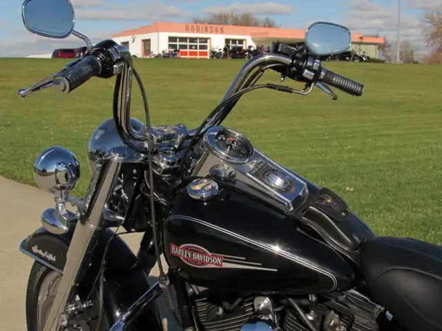 2007 Harley-Davidson Softail FLSTC Heritage Classic in Street, Cruisers & Choppers in Leamington - Image 14