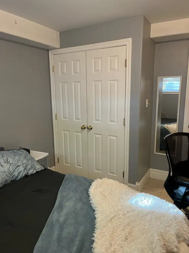 1166-3 Wellington St - Sept 1 - 3 BR - $999 Each - Heat Inc!62864751807489124