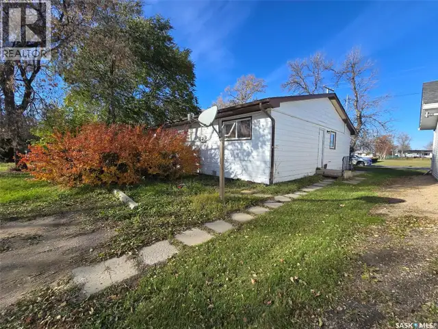 413 - 415 Calgary STREET Broadview, Saskatchewan in Houses for Sale in Regina - Image 4