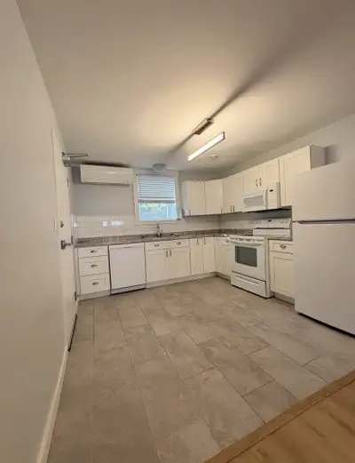 SEPT 1ST 2025: Bright & New, 2 Bedroom, 6 Appliances, West End