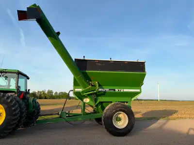 Brent 572 grain cart with 14" corner auger, roll tarp, small 1000 pto, 550 bushel, 28L x 26 tires. $...