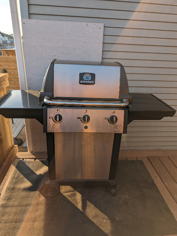 Natural gas BBQ in BBQs & Outdoor Cooking in Red Deer