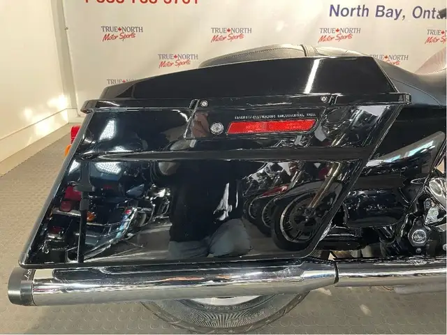 2009 Harley-Davidson Street Glide CANADIAN HARLEY/LOW KM/SERVICE in Sport Touring in North Bay - Image 10