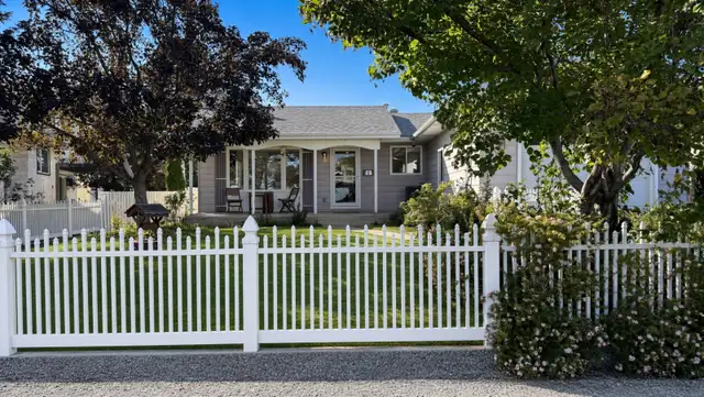 Renovated Duggan Bungalow 5 Bed + Wood Stove Insert