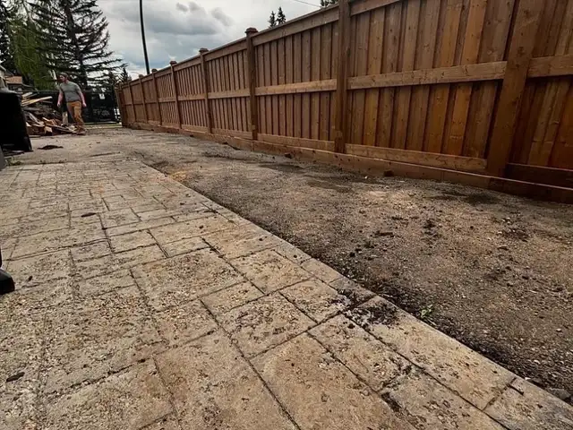 Book your spring 2026 fence and deck projects in Fence, Deck, Railing & Siding in Calgary - Image 7